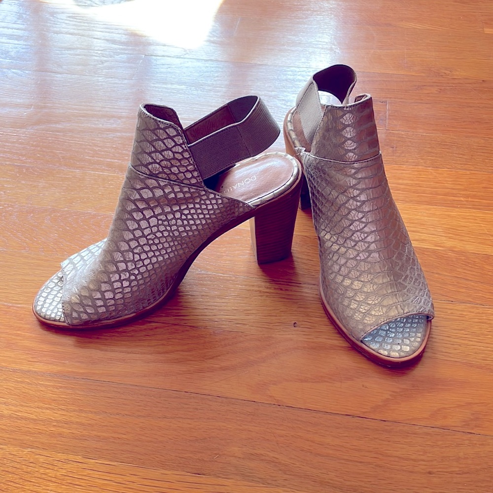 Donald J Pliner silver reptile leather with gray elastic sling back heels 7